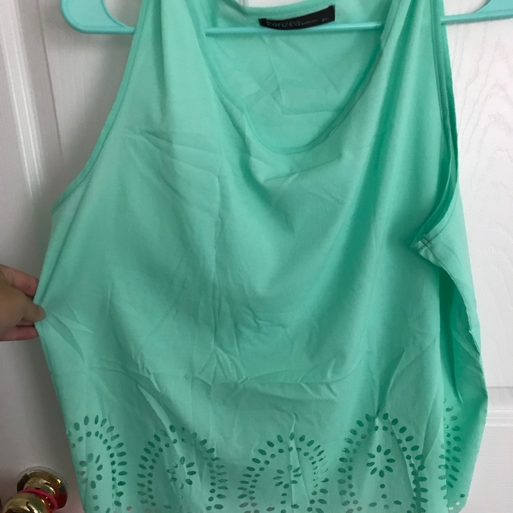 green scallop bottom tank